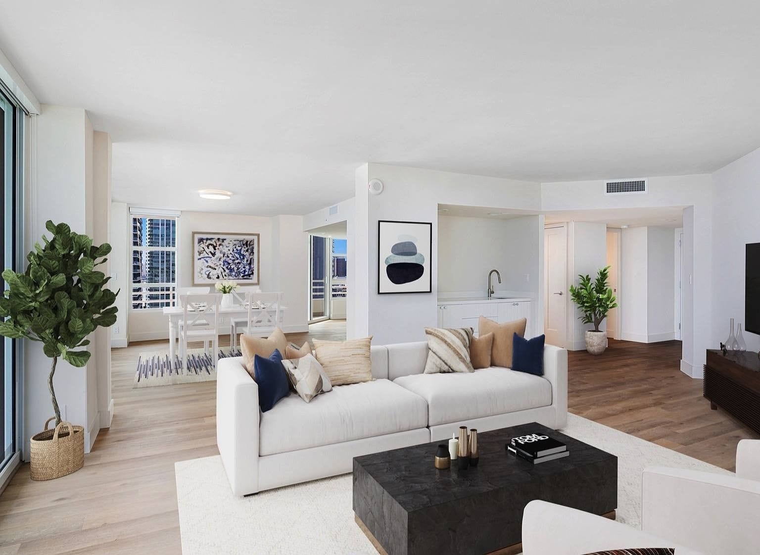 Building Photo - 555 NE 34th St