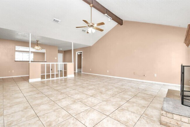 Building Photo - 17035 Quail Bend Dr