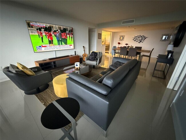 Building Photo - 5600 N Flagler Dr