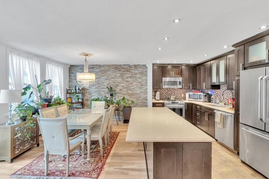 Kitchen/Dinin - 153 Jefferson Ave