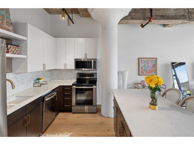 Building Photo - 618 N Washington Ave