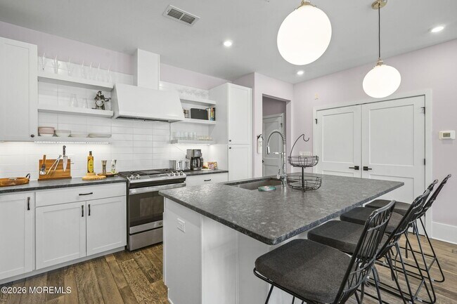 Building Photo - 300 Asbury Ave