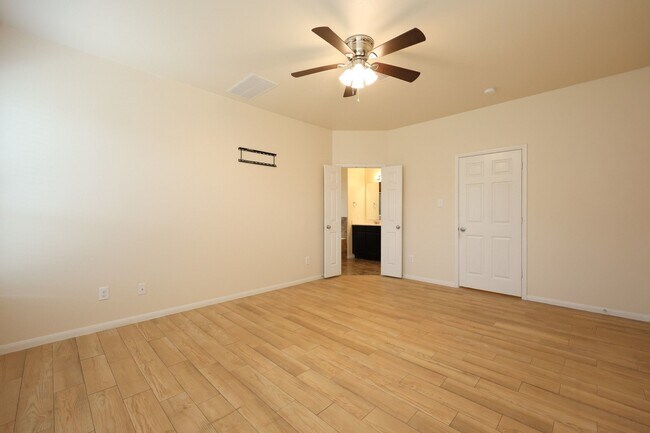 Building Photo - 4155 Falvel Cove Dr