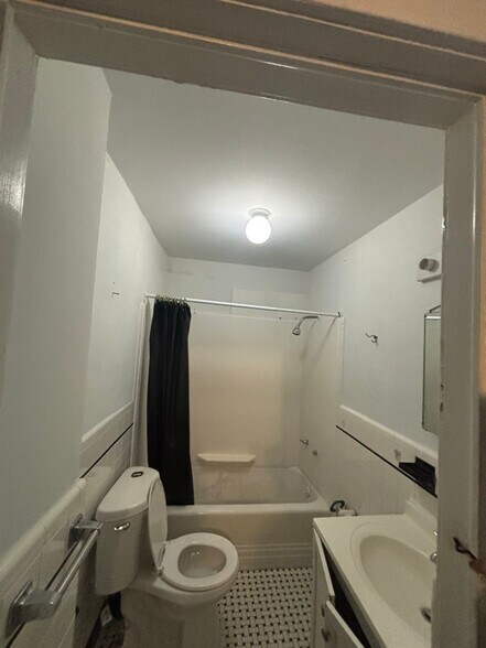 Building Photo - 1003 W Main St