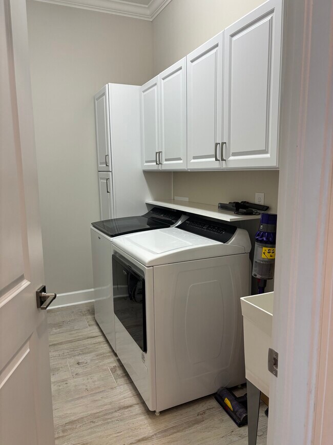 Building Photo - 9574 Everglades Dr