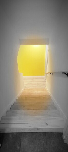 basement stairs to 1st floor - 54 Clarendon St