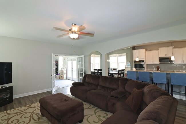 Building Photo - "Spacious 4-Bedroom Gem with 3.5 Baths and...