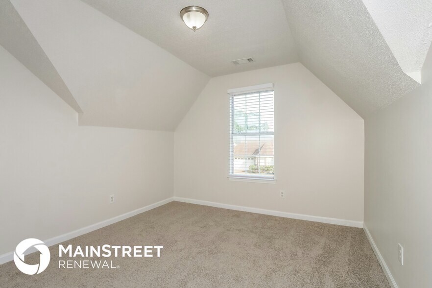 Building Photo - 4451 Lunsford Dr