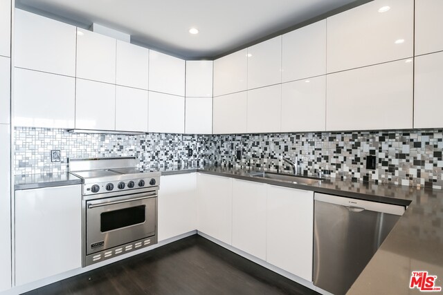 Building Photo - 1100 Alta Loma Rd