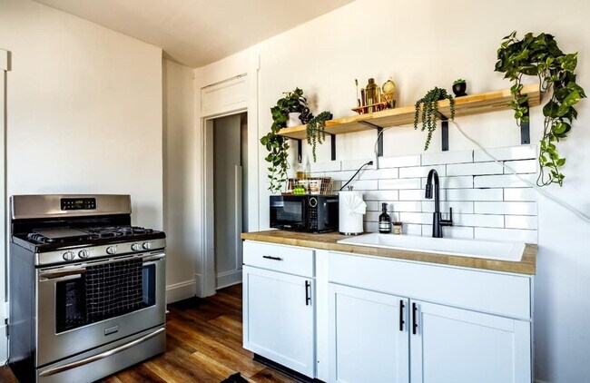 Building Photo - 575 1/2 City Park Avenue-SI ID1265608P