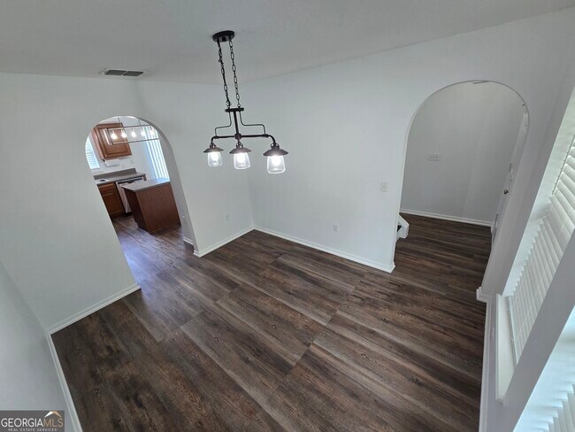 Building Photo - 110 Pine Bluff Blvd W