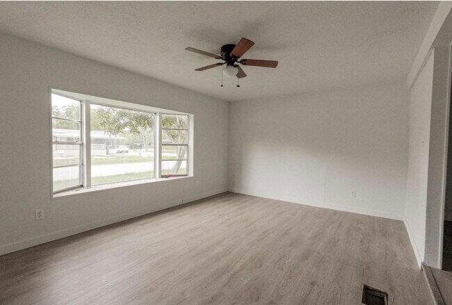 Building Photo - 2422 Avilion Ct