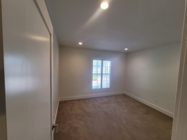 Building Photo - 1081 Triunfo Canyon Rd