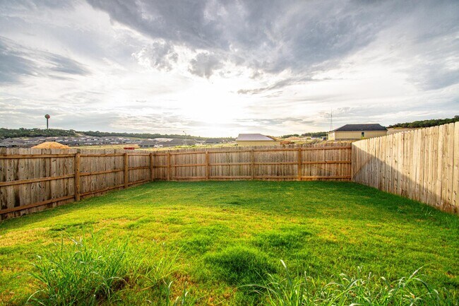 Building Photo - 624 Pacific Crest Trl