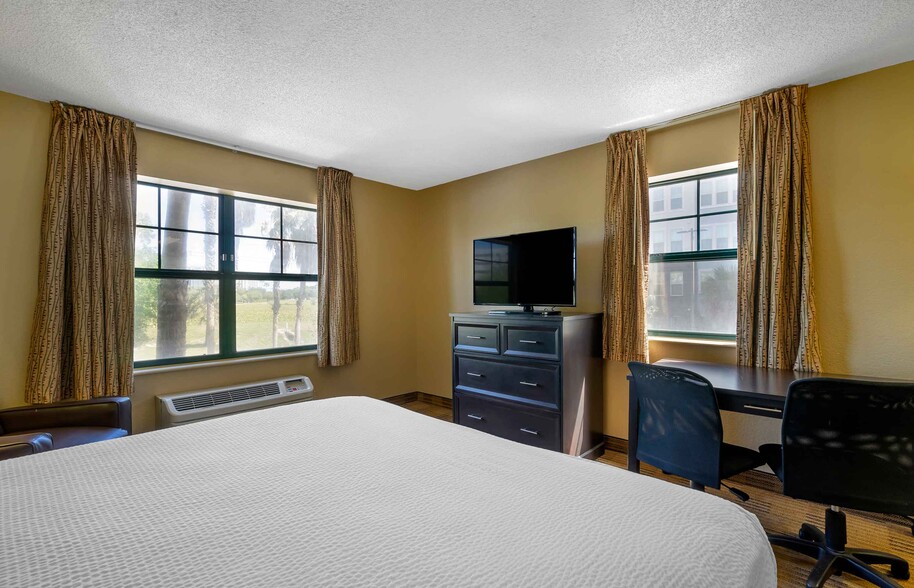 Building Photo - Furnished Studio-Tampa - Airport - Spruce ...