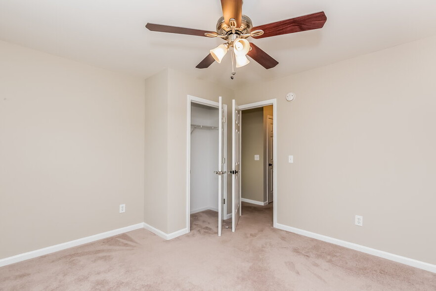 Building Photo - 332 Pinehurst Way