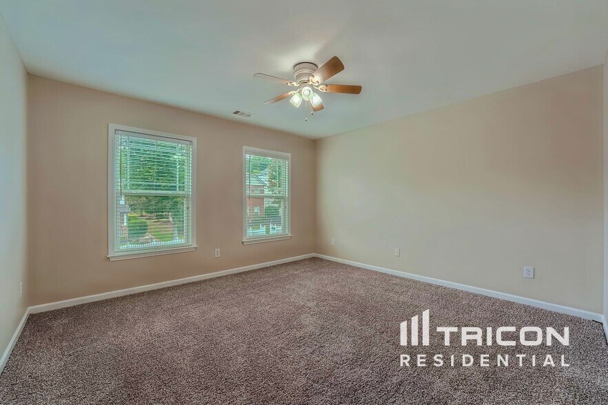 Building Photo - 3819 Stagecoach Ln