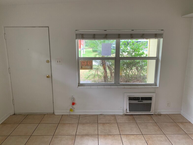 Living Room - 1310 E Esther St