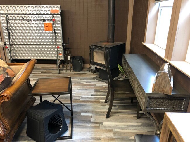 Building Photo - Bring your horse!! Come enjoy the wood bur...