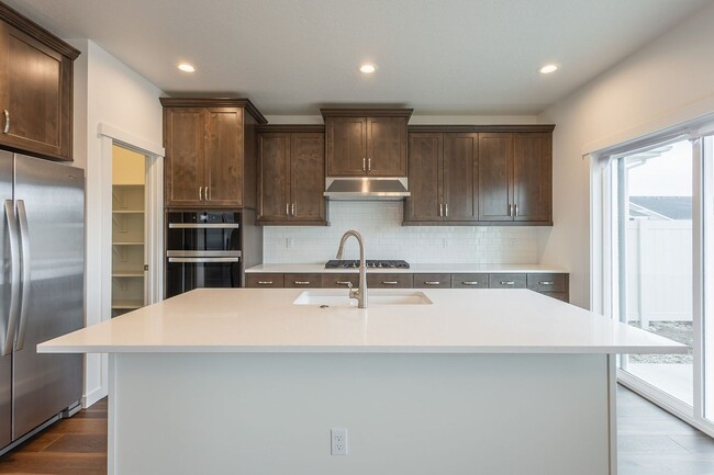 Building Photo - Brand New 3 bed 2.5 bath with flex room No...