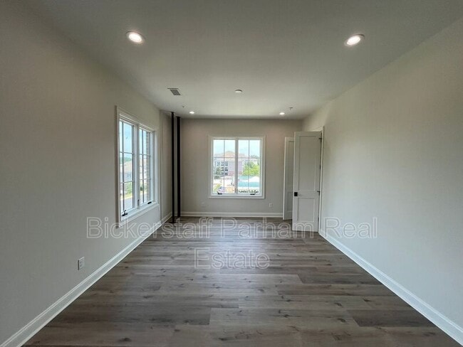 Building Photo - 6801 River Rd