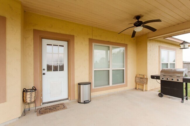 Building Photo - Beautiful 4 Bedroom Rental Home in Lytle, ...