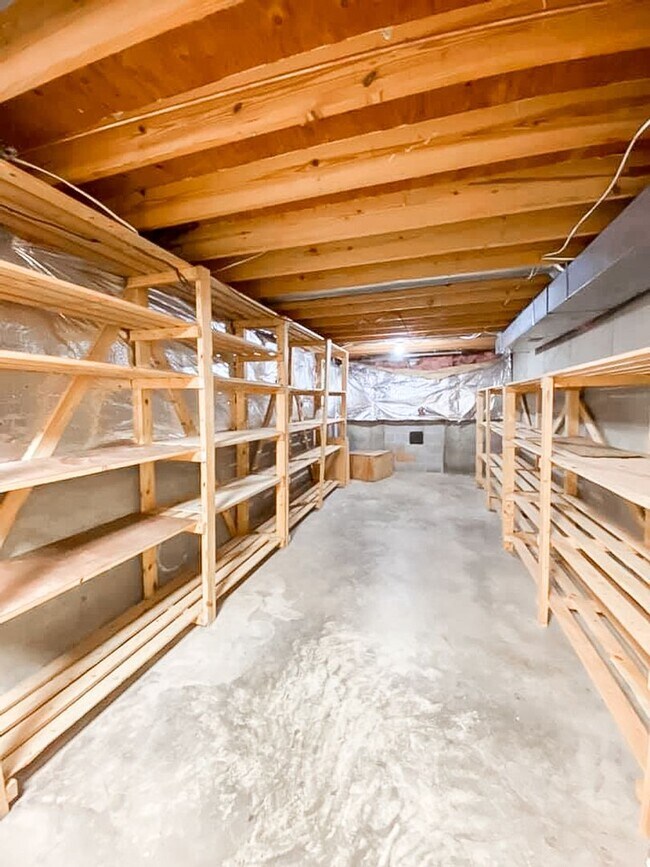 Building Photo - Fantastic 4 Bedroom 3.5 Bathroom Colonial ...