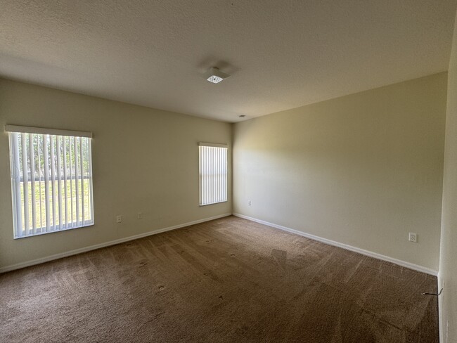 Building Photo - 902 Fraser Dr