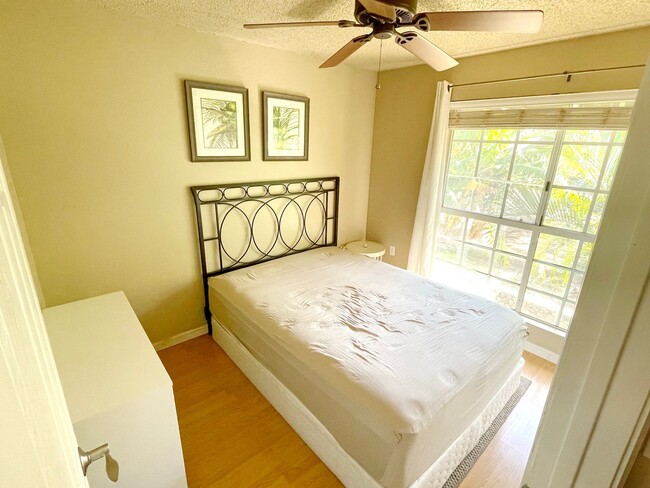 Building Photo - Furnished 2 Bedroom 2 Full Bathroom unit i...