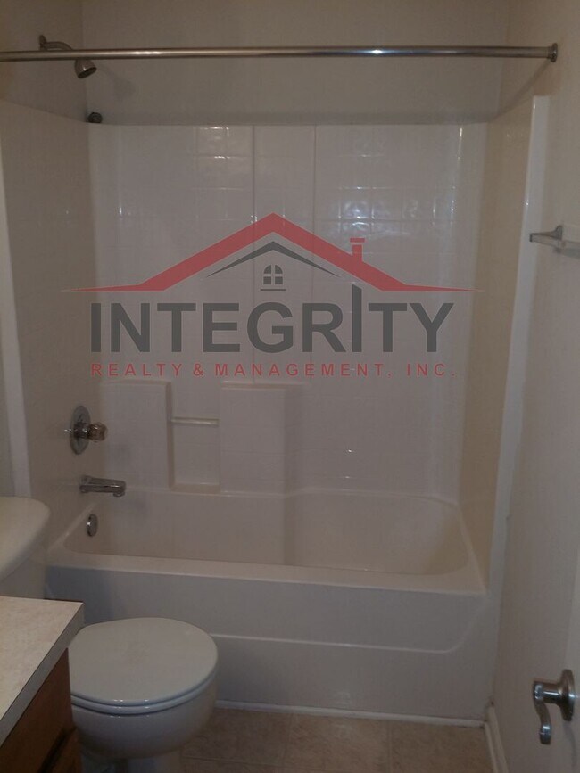 Building Photo - 2 bed/2 bath townhome in Timothy Landing