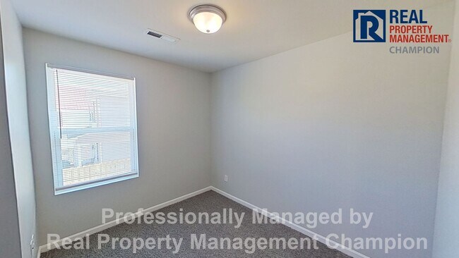 Building Photo - Adorable 3 BD 1.5 BA Home on Corner Lot with Fenced Back Yard