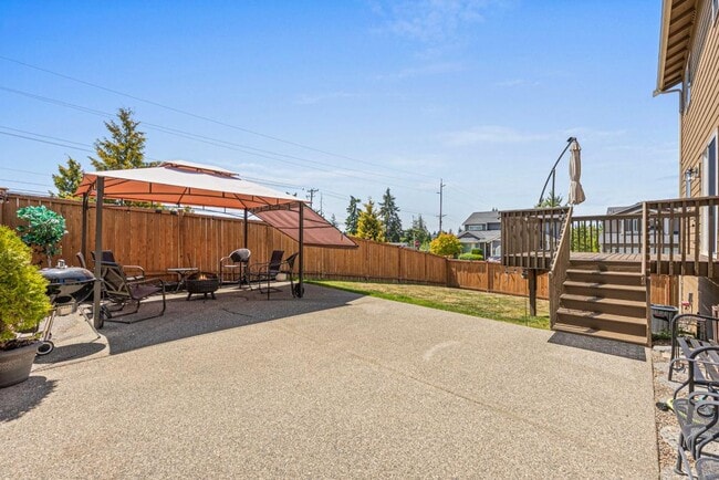Building Photo - Spacious Corner Lot Home Near JBLM | 4 Bed...