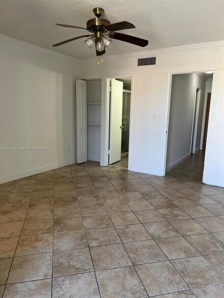 Building Photo - 9210 Fontainebleau Blvd