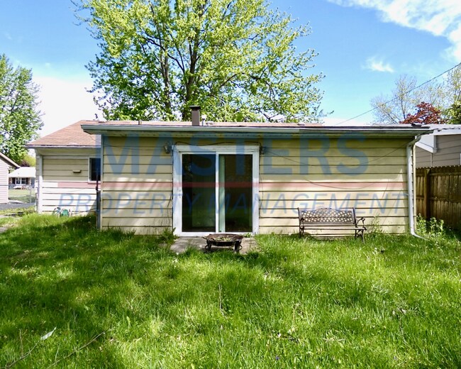 Building Photo - Spacious 4-Bedroom Home with 2 Full Baths & Detached Garage
