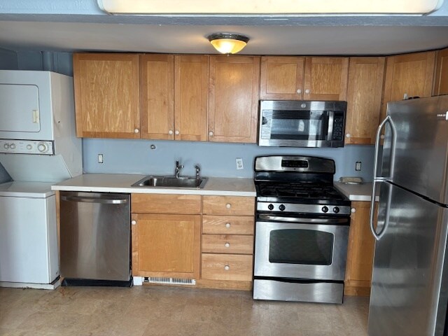 10x14 - SS appliances - 40 Union St