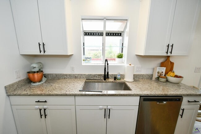 Building Photo - 107 Molland Dr