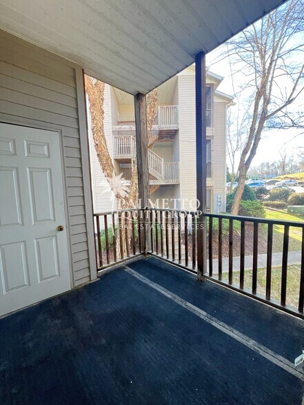 Building Photo - 3001 Greystone Point