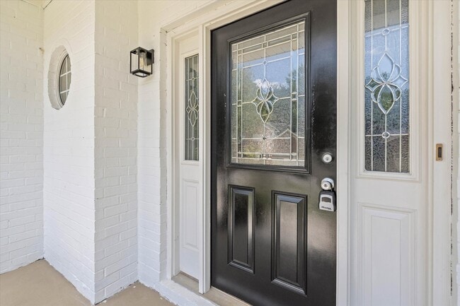 Building Photo - 27572 Claiborne Cir