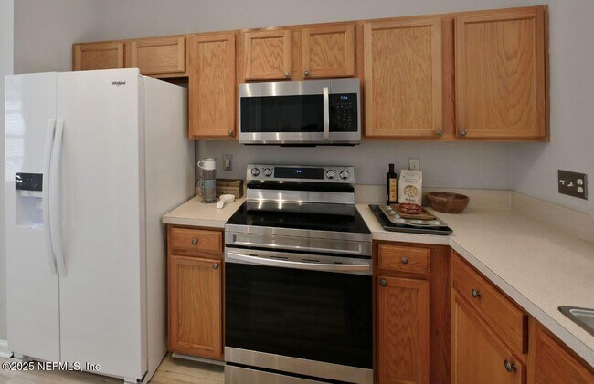 Building Photo - 1290 Ardmore St