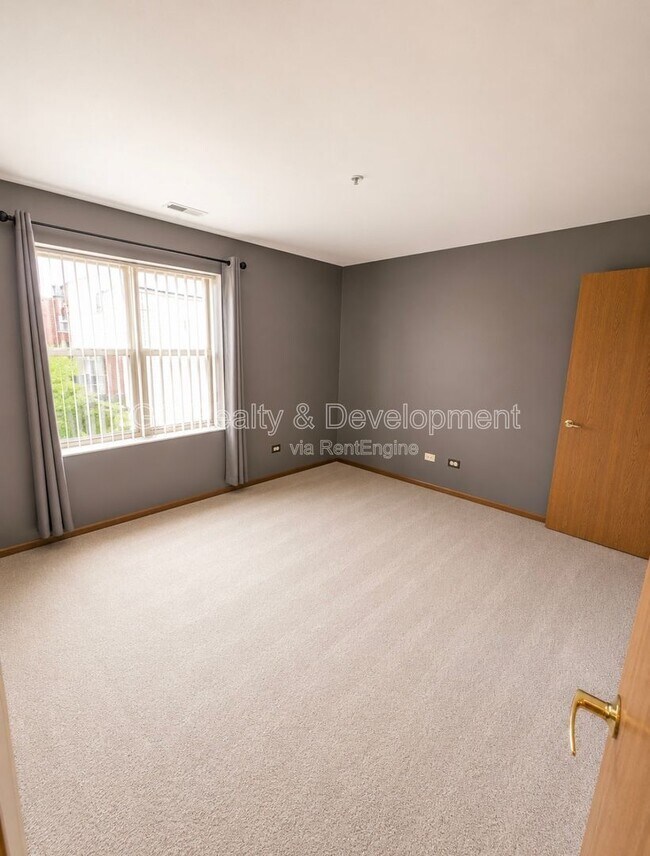 Building Photo - 57 E Hattendorf Ave