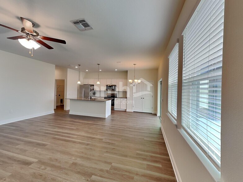 Building Photo - 1195 Heavenly Dr