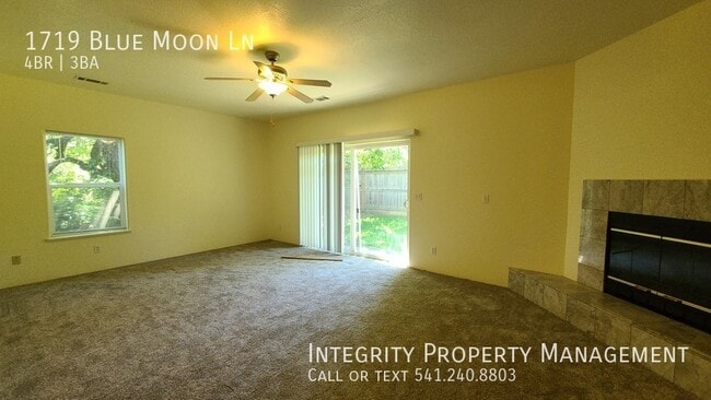 Building Photo - 1719 Blue Moon Ln