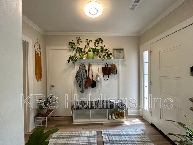 Building Photo - 10 N Boxwood St