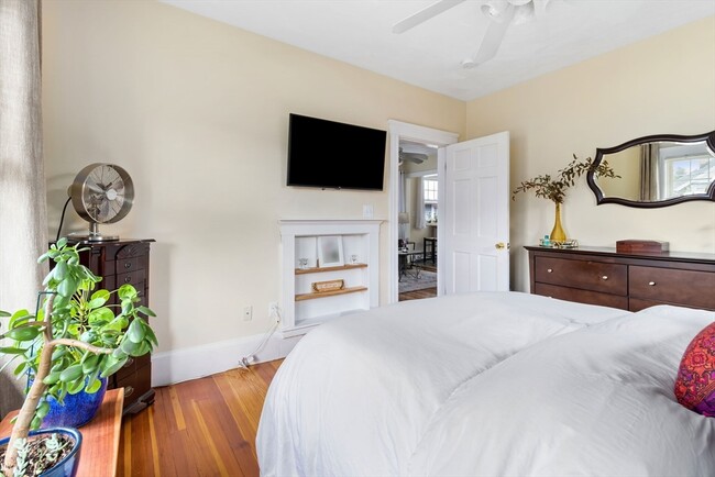 Building Photo - 69 Orchard St