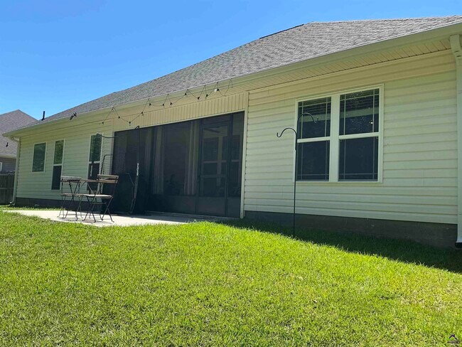 Building Photo - 613 Broderick Cir