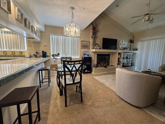 Building Photo - 3BR 3BA Townhome-Best view of the River & Laughlin Casino Skyline