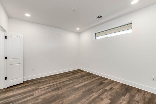 Building Photo - 4704 Sunset Trail