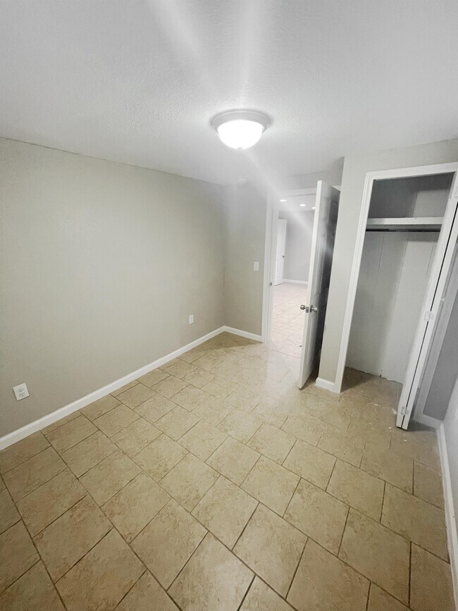 Building Photo - 125 Glenwood Ct