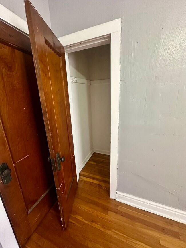 Building Photo - 5354 N Winthrop Ave