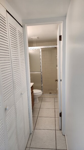 Building Photo - 420 Breakwater Dr